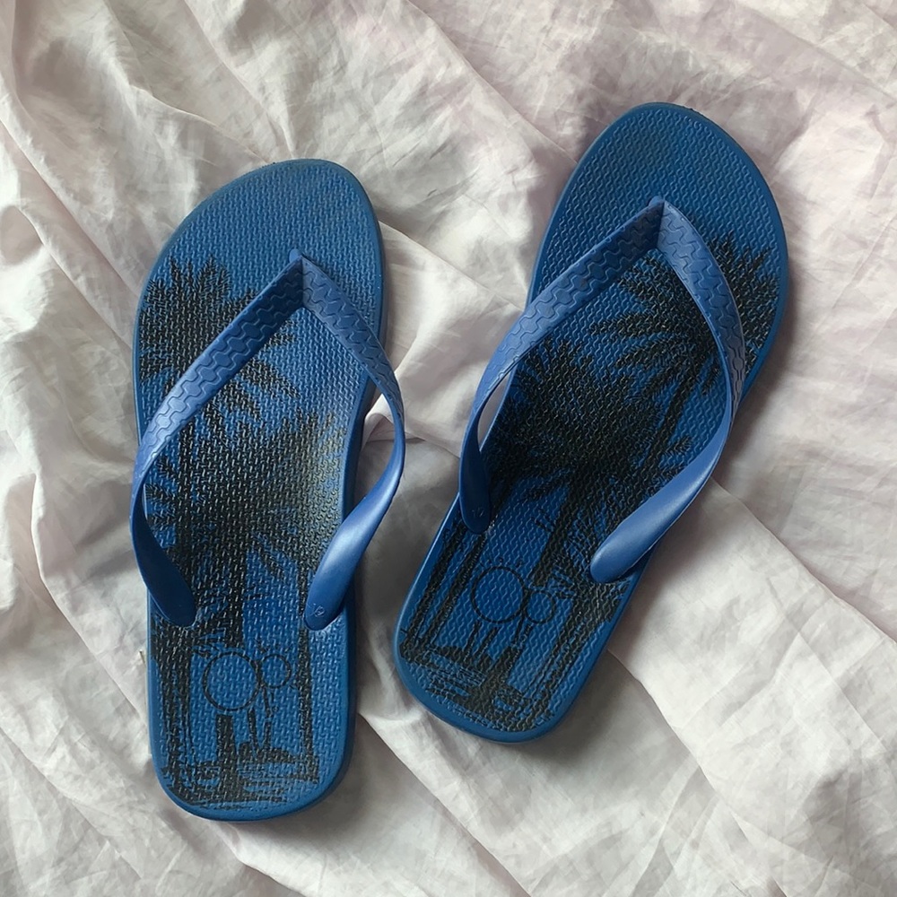 blue OP men’s sandals